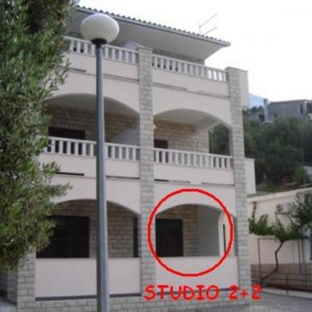 Studio Ground Floor With Terace Brela Zewnętrze zdjęcie