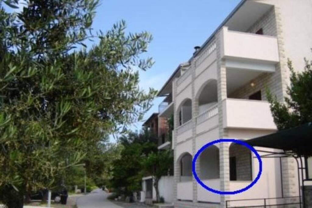 Studio Ground Floor With Terace Brela Zewnętrze zdjęcie