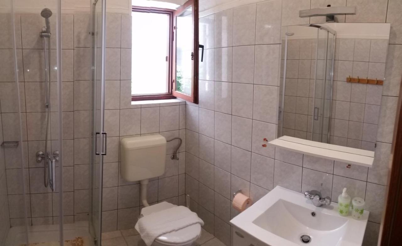 Apartament Studio Ground Floor With Terace Brela Zewnętrze zdjęcie